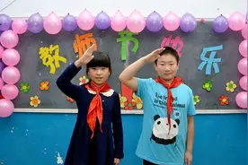 老师，你为什么比学生吃得好呢？因为是老师就不能吃得好一点？图片