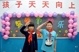 老师，你为什么比学生吃得好呢？因为是老师就不能吃得好一点？图片