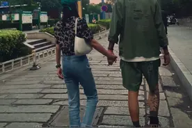 湖南台小花刘烨秀恩爱！在老公身边变小女人，男方被曝身份不简单图片