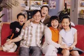 回头细看《家有儿女》，夏东海竟那么有钱，原来我们的童年不一样图片