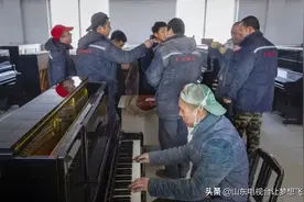 【让梦想飞】油漆工弹钢琴  一夜成网红图片
