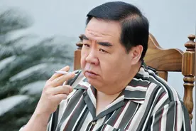 昔日双料影帝郑则仕曾“被死亡”，为武汉捐款50万妻子“被患病”图片