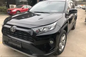 丰田RAV4荣放：跌至16.48万，满油跑900Km，30天大卖20735辆图片