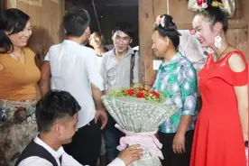 贵州小伙去接亲，没有买戒指，求婚时场面一度陷入尴尬
