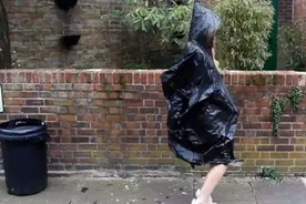 美国发明出一次性厕所，大街小巷都能使用，女生不用在公厕排队了视频封面
