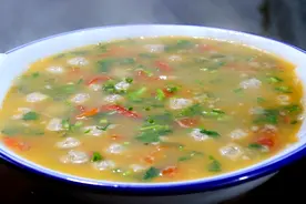 冬天要多喝这碗肉丸汤，红薯粉搭配西红柿简单一做，一大碗不够吃图片