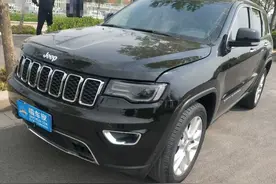 硬派越野车的代表！这辆报价33万的大切诺基香吗？网友：车主哭晕图片