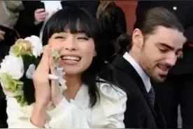 嫁给比利时王子的中国打工妹，方脸大嘴长相普通，凭啥俘获王子心图片