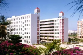 本身位置就偏僻的信阳师范学院，为何跑到更偏僻的县城建新校区？图片