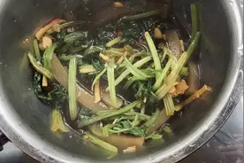 家常菜芹菜凉拌魔芋口感爽脆又有味清爽又解腻，做起来非常简单图片
