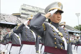 西点军校毕业生是如何分配的，毕业后能拿多少钱？图片