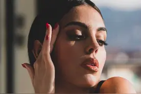 26岁乔治娜坦言，在男友C罗面前健身很害羞，骄傲晒总裁训练照片图片