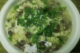 秋季天干物燥，来到食疗鸭血豆腐汤，补血润肺又嫩滑图片