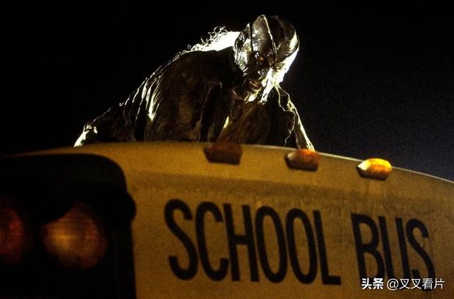 《鬼片逃生大全》：4招教你搞定《咒怨》《山村老尸》里的恶鬼