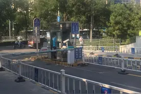 停车场管理员图片