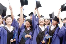 “不好意思，我们只看第一学历”！网友：985硕士也不值钱吗？图片