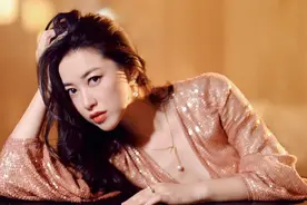 豪门千金朱珠下嫁之谜：曾和顶级贵公子拉波热吻，老公疑似夜店咖图片