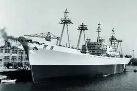 历史上的今天·事件·新中国第一艘万吨远洋轮下水图片