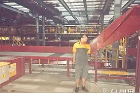 晋江：月薪6000元快递扫描员 流水线上“扫走”手机包裹图片