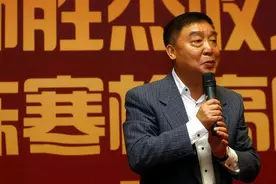 侯宝林关门弟子师胜杰，喝酒有独特的绝招，曾批判相声界的非主流图片