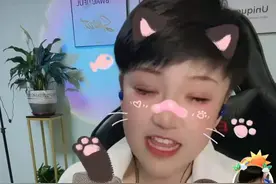 赵本山徒弟胖丫出狱后太惬意，瘦成V脸颜值高，穿6800元T恤仍富贵图片