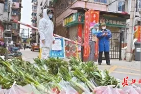 非常时期的社区“非常答卷”：空置房屋都要敲一遍门，是管家还是“跑腿小哥”图片