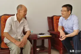挖洋芋、干农活，拉家常、话发展，市委书记王建军入户走访贫困户图片