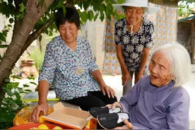 河南98岁长寿奶奶，性格耿直脾气暴躁，爱管闲事，饮食习惯有意思图片
