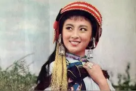《阿诗玛》扮演者杨丽坤：被誉为“美神”的她，竟被迫害成精神病图片