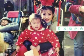 20年前拍还珠格格时，赵薇怀里抱的孩子竟是小沈阳？把网友逗笑图片