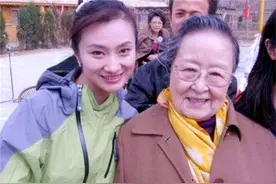 儿子丈夫早逝，20岁饰演母亲爆红，近百岁高龄时仍活得乐观坚强图片