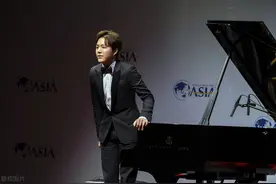 李云迪锒铛被拘，王力宏终于“沉冤昭雪”，多位明星“上线”吃瓜图片