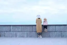 女孩轻生获救后被父亲狂扇耳光：你的“低情商”，正毁掉孩子图片