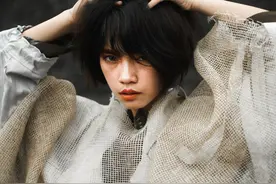 前脚刚离婚，后脚就有了恋人，婚姻里男人狠心，女人崩溃图片