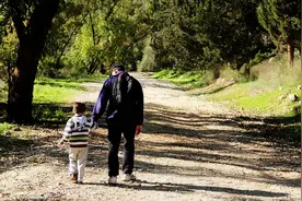 浙江“豪横爷爷”火了，全款给孙子买房，孩子在睡梦中拥有了房产图片