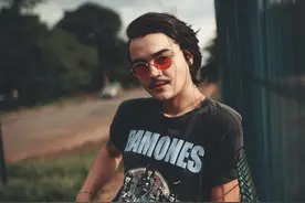 “为我放弃所有？你本来就一无所有”口说爱情毫无价值可言！图片