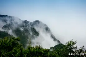 李白的诗句“日照香炉生紫烟”，只有身临其境才真知道诗的内涵图片