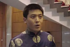 春晚常客孙涛晒近况，没有一丝皱纹不像52岁！漂亮老婆当其贤内助图片