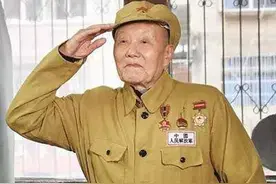 张富清老人：隐居乡间几十年，荣获中国最高勋章图片