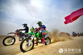 角逐激情越野 骑士约会大漠图片