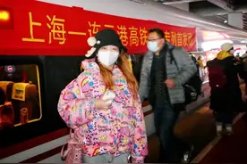 盐通高铁开通首日，上海至连云港高铁旅游专列首发图片