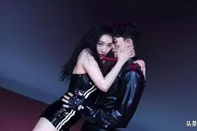 当红女爱豆和男舞伴性感舞蹈合作默契，组成“巧克力牛奶”CP？图片