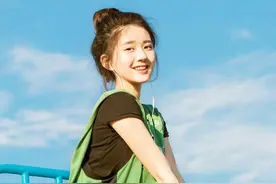 生活中脸大显胖的女生，不妨学秦岚赵露思这样穿，轻松改善头肩比图片