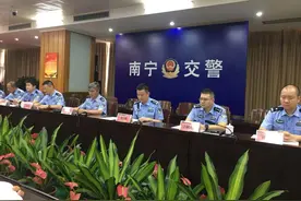 对小汽车五类压线行驶的行为不抓拍不处罚 南宁交警推行“我为群众办实事”30项便利措施图片