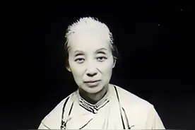 女子的坚强：丈夫倒下，撑起整个家，抚养四个孩子，却愧对二儿子图片