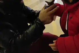 中国第一毛孩于震寰带儿子逛街，儿子五官神似爸爸，浑身长满毛发图片