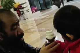 中国第一毛孩于震寰带儿子逛街，儿子五官神似爸爸，浑身长满毛发图片