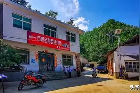 山村小商店开了20多年尽管生意不如往年，商品都还和城里一个价图片