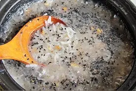 早餐来一碗黑芝麻核桃粥，这样做，好吃又健康图片