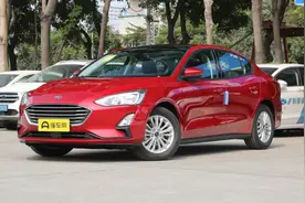 2020款福克斯带运动基因，小车也有大空间，适合年轻人图片